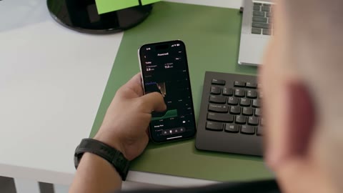 Beat 24: App on desk