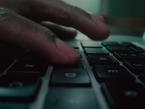 Beat 4: Fingers on keys