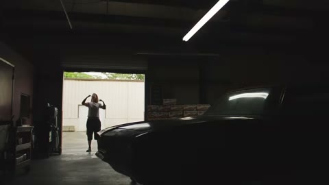 Beat 1: Garage silhouette