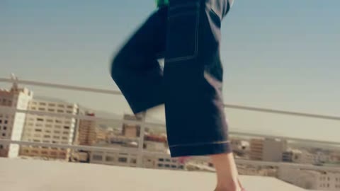 Beat 8: Rooftop feet