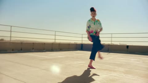 Beat 9: Rooftop dancer