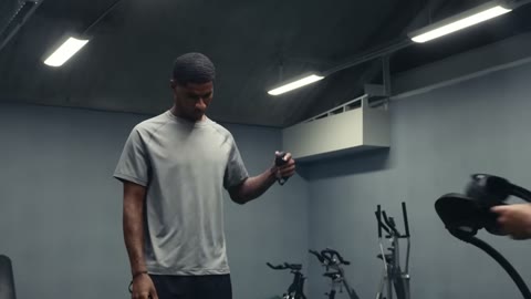 Beat 17: Footballer arrives