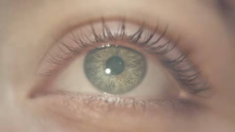 Beat 23: Eye close-up