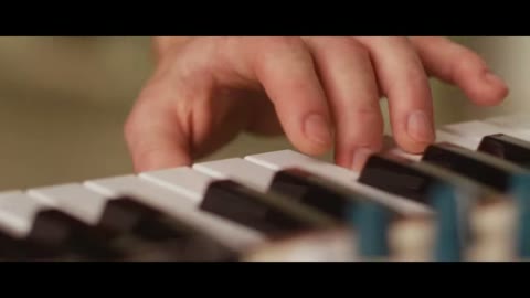 Beat 28: Fingers over keys