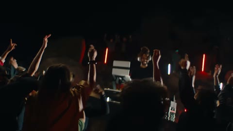 Beat 16: Crowd flashes