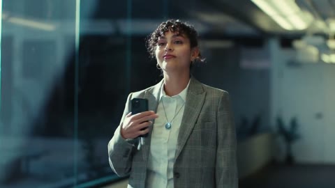 Beat 11: Colleague at desk