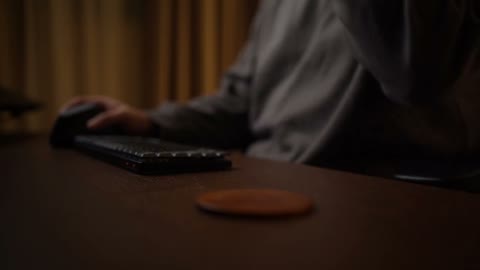 Beat 9: Desk, empty