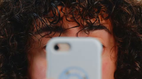 Beat 4: Curly close-up