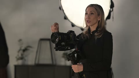 Beat 3: Presenter with gimbal