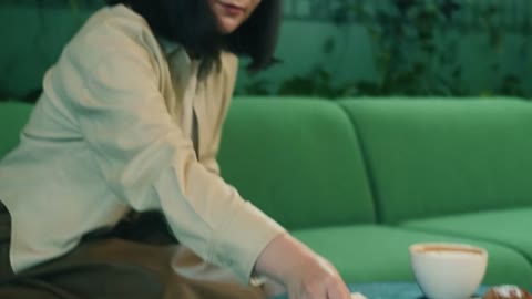 Beat 6: Cafe table