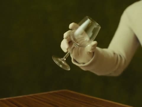 Beat 1: Wine glass