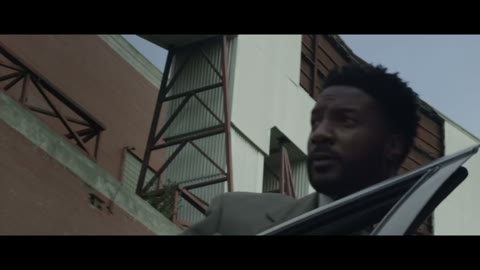 Beat 3: Detective steps out
