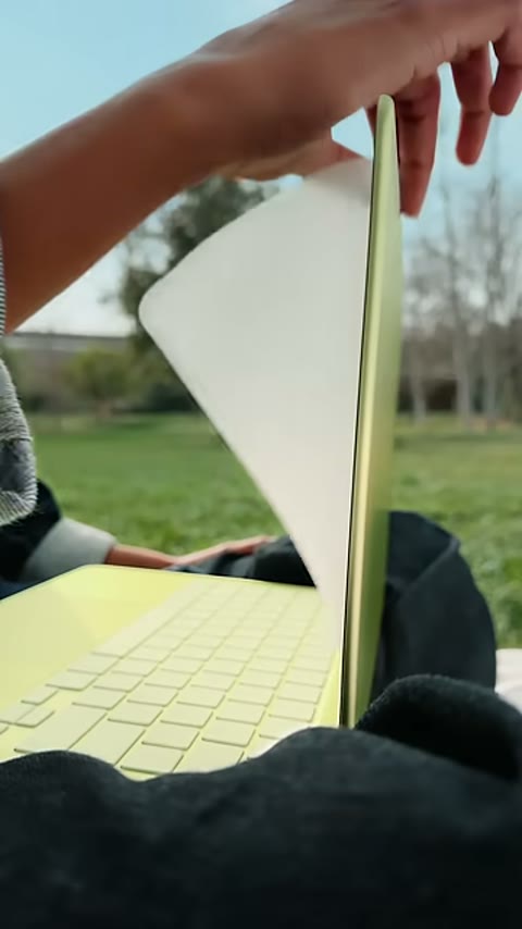 Beat 9: Open lid