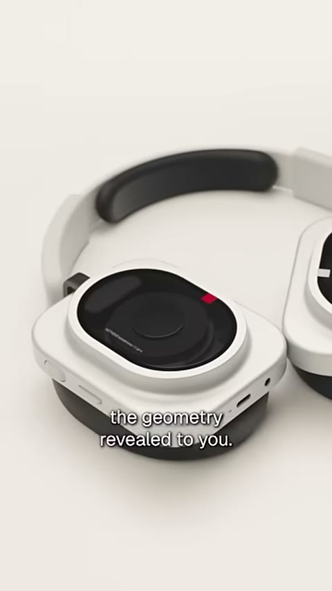 Beat 14: White headphone