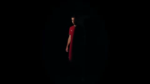 Beat 3: Red kit emerges