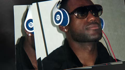 Beat 4: Studio wearer