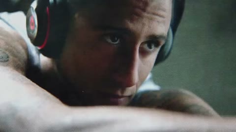 Beat 6: Rapper close-up