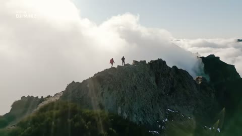 Beat 5: Hikers on the ridge