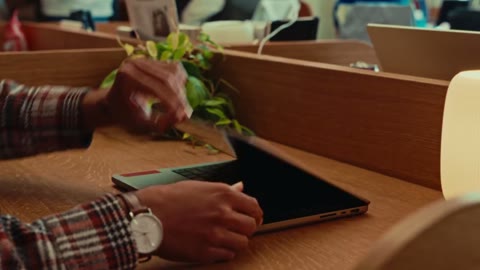 Beat 1: Hand and laptop