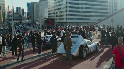 Beat 3: Silver race car