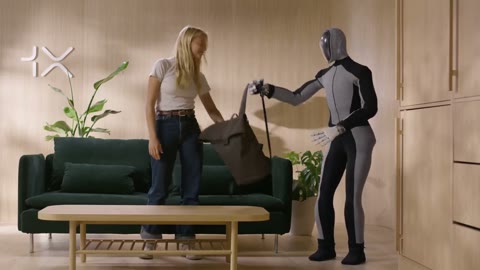 Beat 4: Hands over the bag