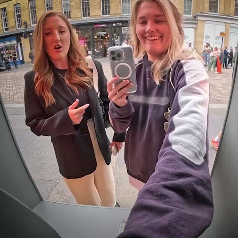 Beat 17: Phone collage