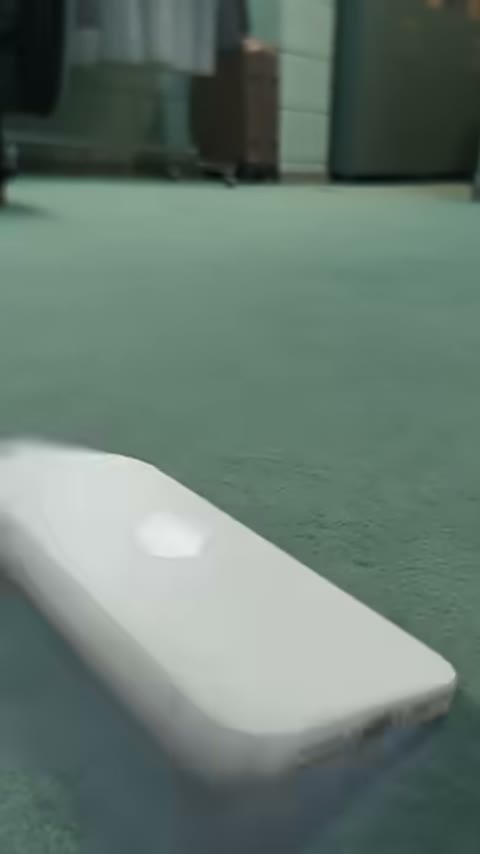 Beat 4: Phone arrives