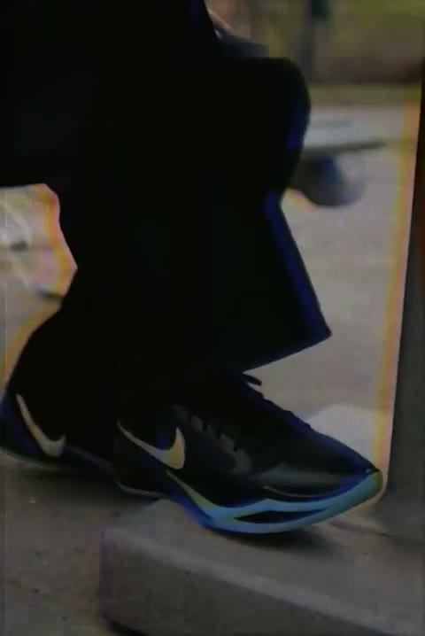 Beat 4: Face and black shoe