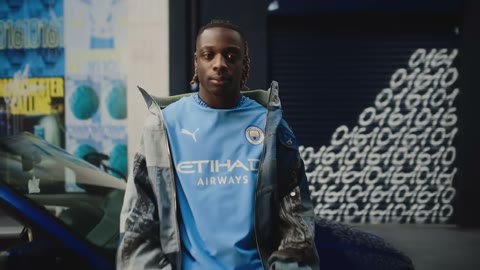 Beat 12: Rapper opens jacket