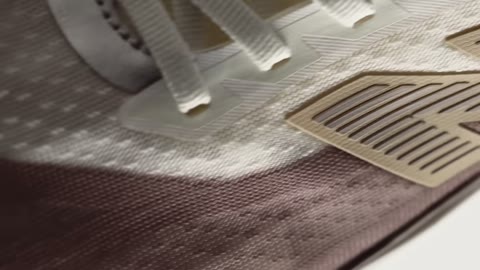 Beat 9: Logo and laces