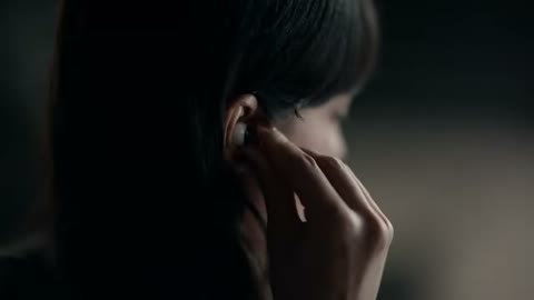 Beat 4: Earbud in