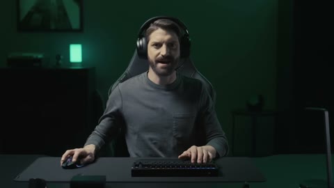 Beat 1: Gamer typing