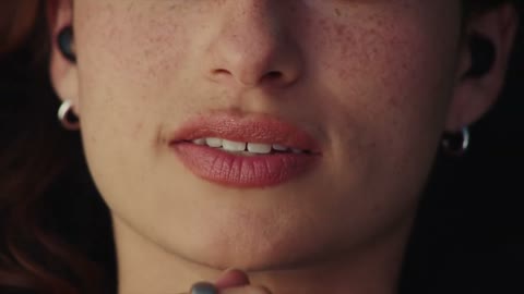 Beat 1: Lips to face