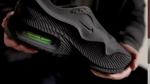 Beat 17: Black shoe in hands