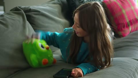 Beat 21: Girl and phone