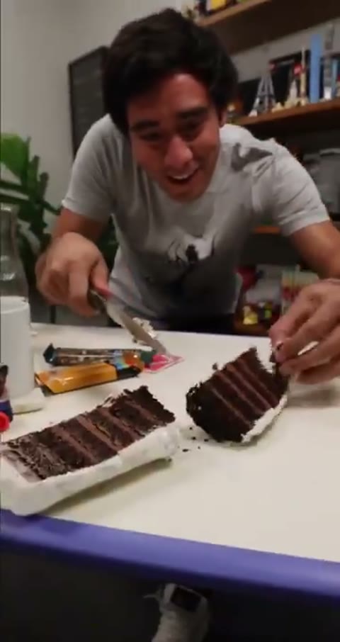 Beat 5: Cake reveal
