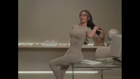 Beat 8: Desk pose
