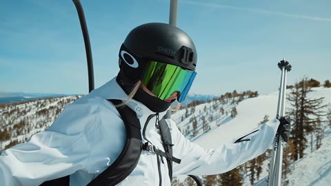 Beat 25: Green-goggle skier