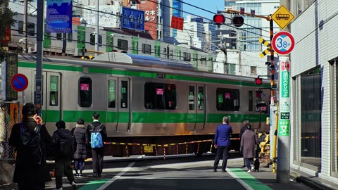 Beat 31: Crossing train