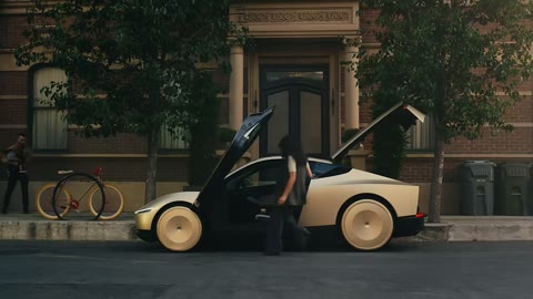 Beat 7: Arrives past cyclist