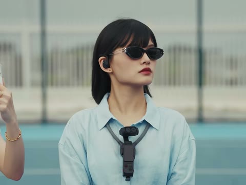 Beat 7: Her gaze