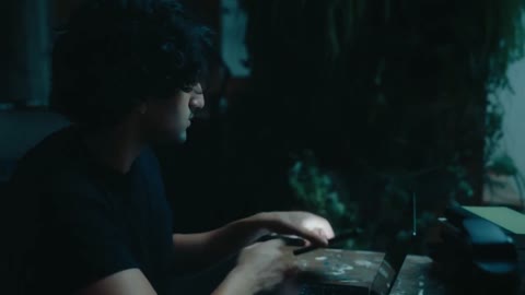 Beat 15: Dark laptop