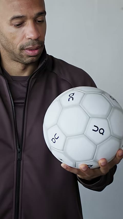 Beat 4: Studying the ball