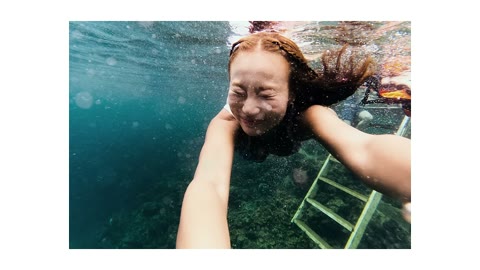 Beat 8: Underwater selfie