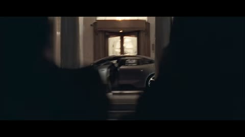 Beat 2: Paparazzi crowd