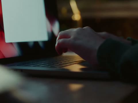 Beat 6: Cursor blinks