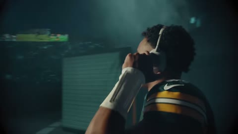 Beat 8: Packers QB in the tunnel