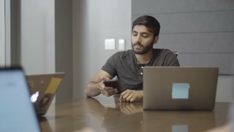 Beat 6: Presenter reacts