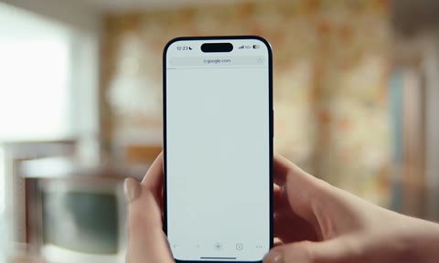 Beat 5: Woman with phone