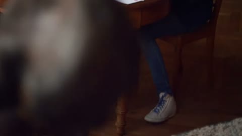 Beat 10: Table foot-tap